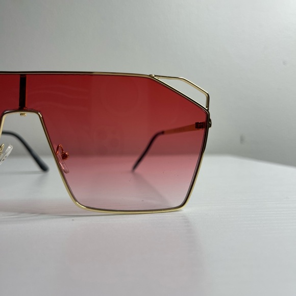 Sunglasses - Picture 5 of 7